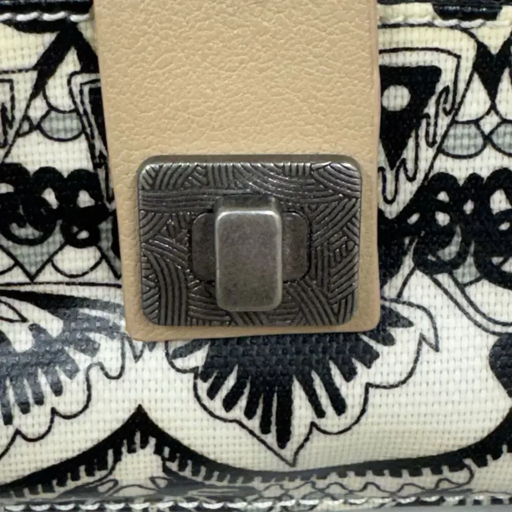 Sakroots Crossbody Wallet Wristlet Clutch Purse Peace Elephant Cream Black -Read